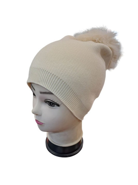 Stylová dámská čepice s bambulí smetanová (1)