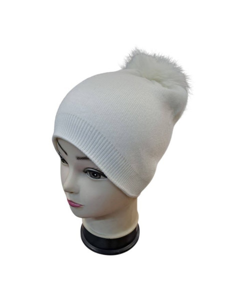 Stylová dámská čepice s bambulí bílá (1)